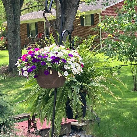 Bed and Breakfast The Ashe Farm Marshall Экстерьер фото